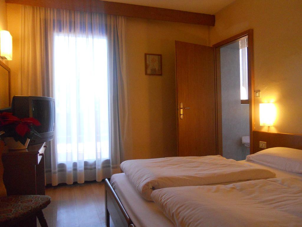 Park Hotel Miramonti Фолгария Стая снимка